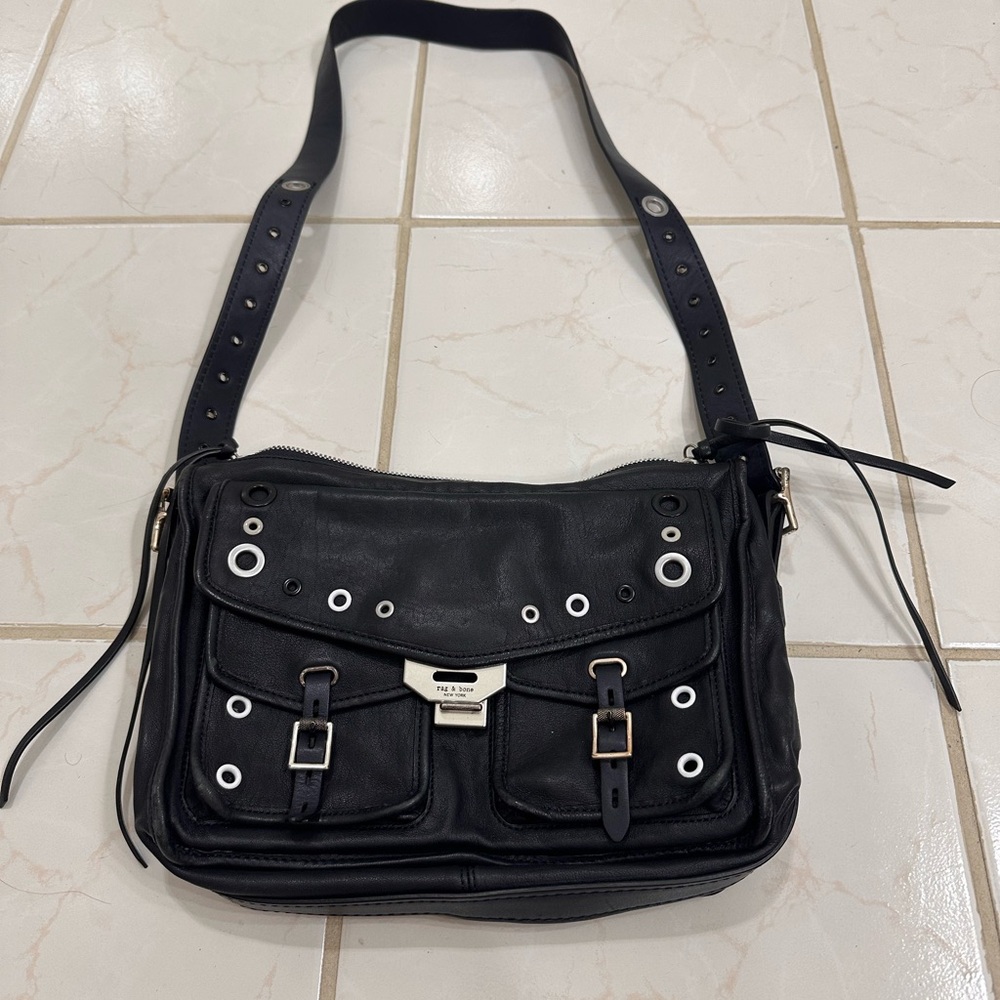 Rag and bone field messenger bag like new only used few time